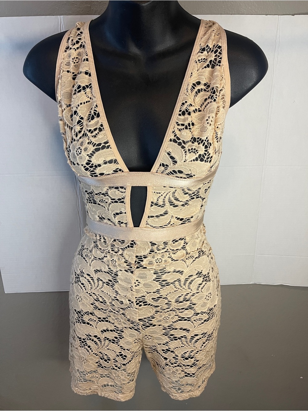 Women’s Lace Romper Bodysuit - Beige
